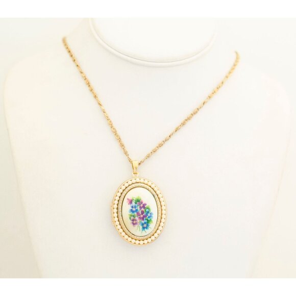 Vintage Victorian Locket Necklace by Avon 24 Inch - A1 - Picture 3 of 4